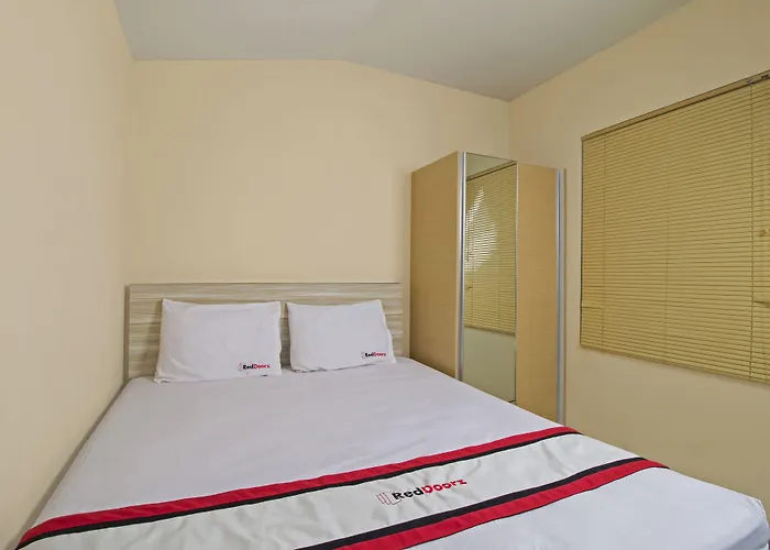 RedDoorz Plus @ Setiabudi Tengah Jakarta